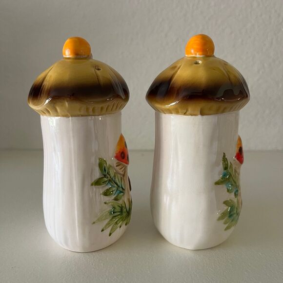 Vintage Merry Mushroom Sears Roebuck Shakers Japan - Picture 2 of 6